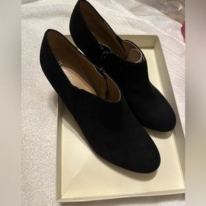 Naturalizer size 8 Lunic Booties. New in Box.  black